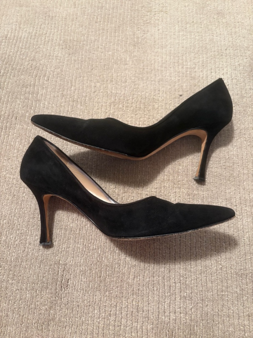 Manolo Blahnik Black Suede Pointed-Toe Pumps - Picture 5 of 11